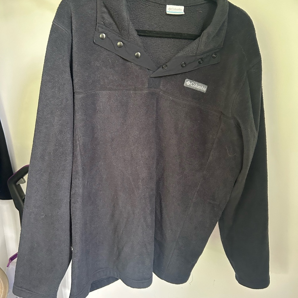 Columbia Black Sweater with Cozy Warmth and Classic Style